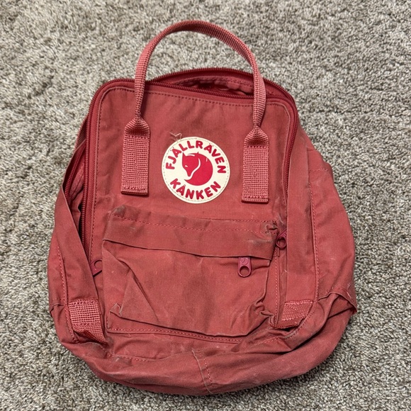Fjallraven Kånken Deep Red Backpack - Picture 1 of 2
